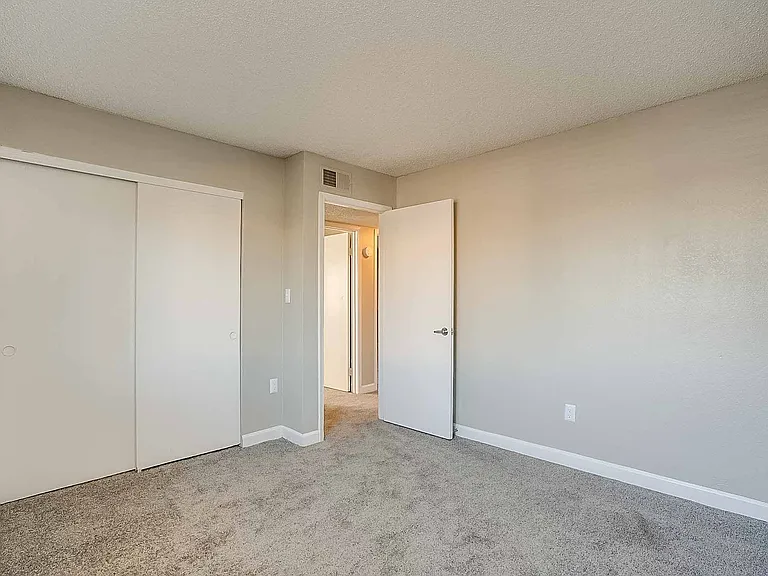 Sterling Point Apartment Homes — Photo 63