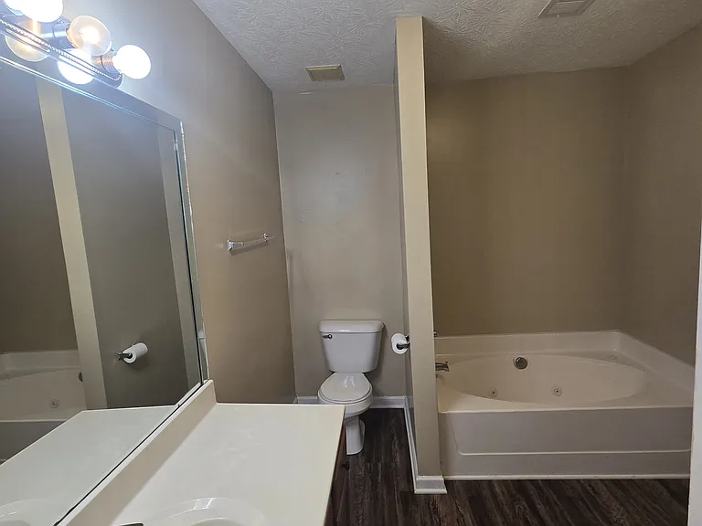 609 Hopewell Park — Photo 10