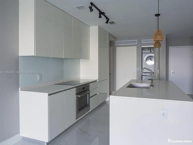 700 NE 24th St #3304 — Photo 5