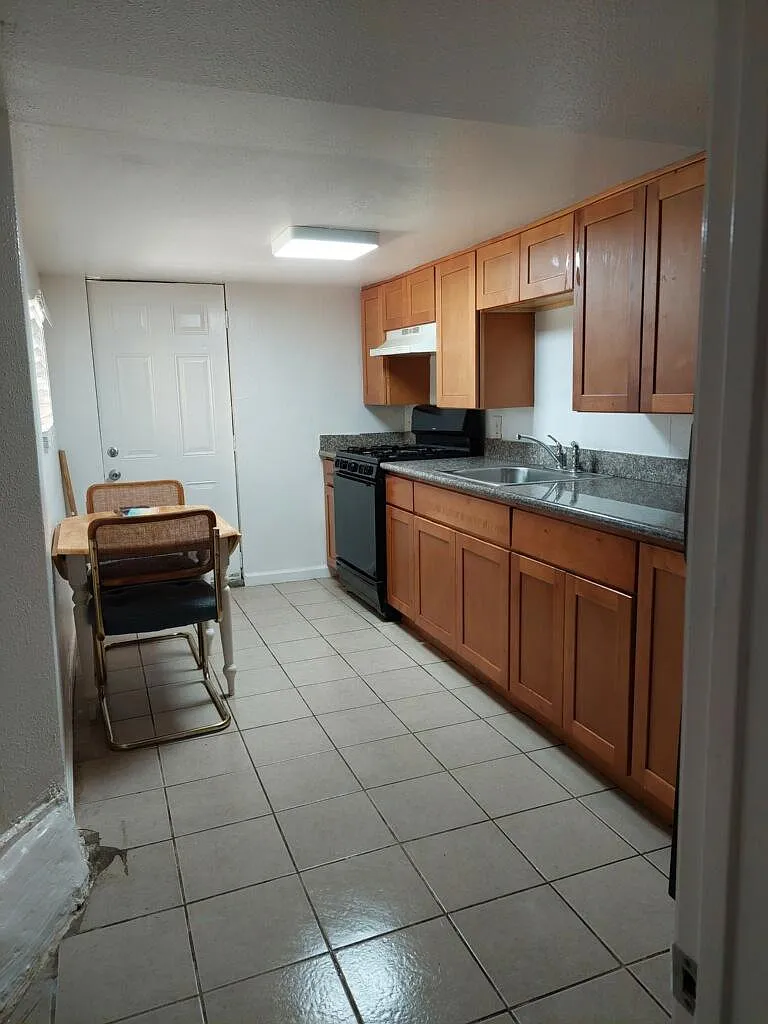 412 Bissell Ave — Photo 1