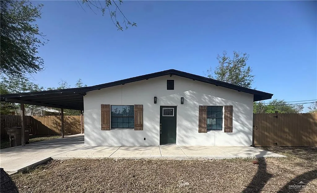 3 bed, 1.0 bath, 1064 sqft, $1,300 — Photo 1