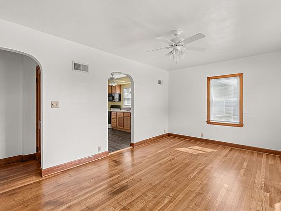 5th image of 902 Clinton St