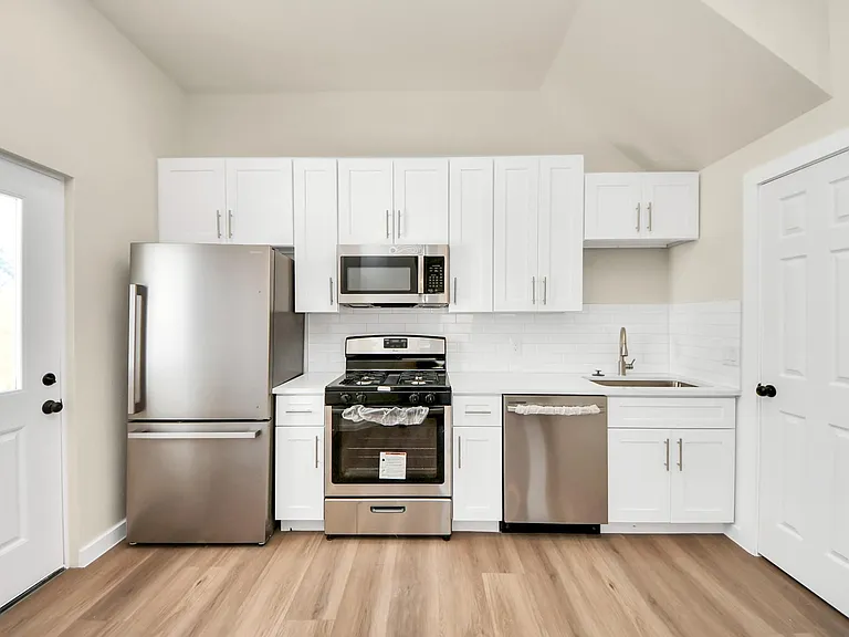8025 Peachtree St #B — Photo 15