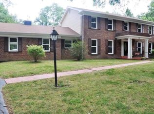 184 Gunston Hall Ct, Chesterfield, MO