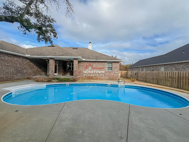 1467 W Shores Blvd — Photo 3