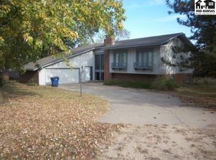 3708 Brigadune Dr, Hutchinson, KS 67502