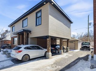 814 Smyth Rd #B, Ottawa, ON K1G1P3