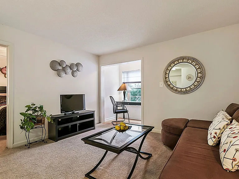 Premises Apartments — Photo 9
