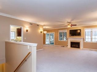 671 Rose Ln, Bartlett, IL