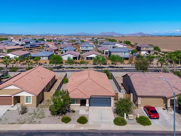 Close to I-10 and shopping