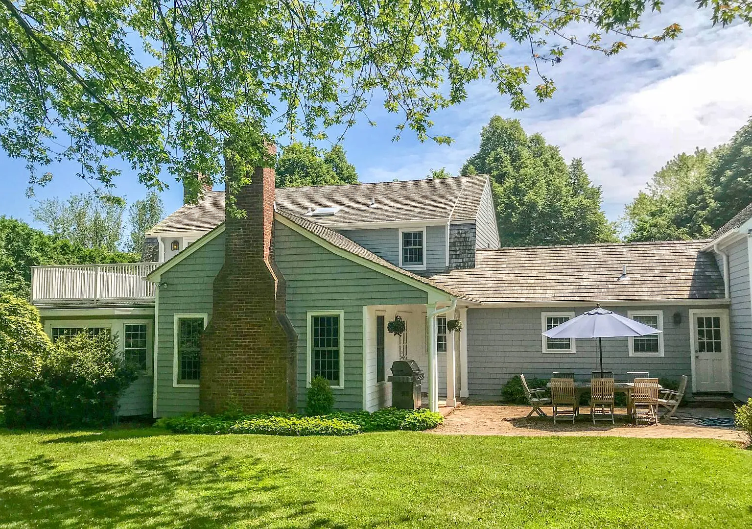 Bridgehampton Style With Heated Pool — Photo 4