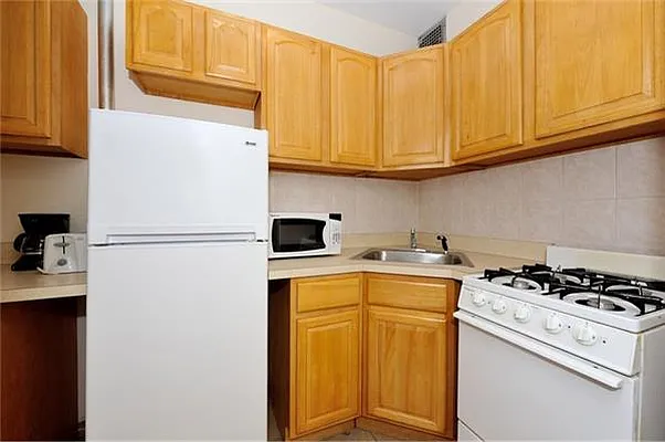 Rented by Atlas Real Estate New York | media 19