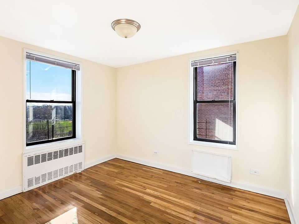 2nd image of 13720 45th Ave APT 1S