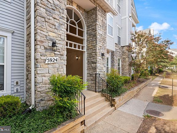 3rd image of 5924 Founders Hill Dr Unit 203