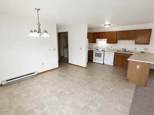 700 Creek, 700 Creek Rd APT 3, West Bend, WI 53090