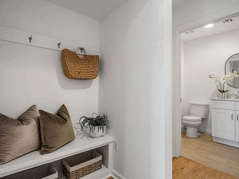 Now offering One & Half Month Free Rent *Advertised Rate is Reflective of Special Offer!* — Photo 44