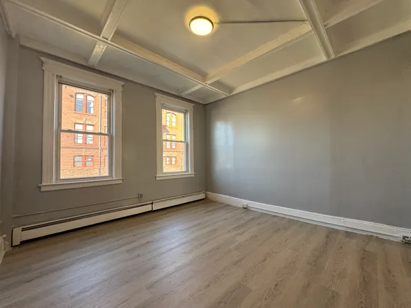 7 Bodwell St Unit 2, Hartford, CT 06114