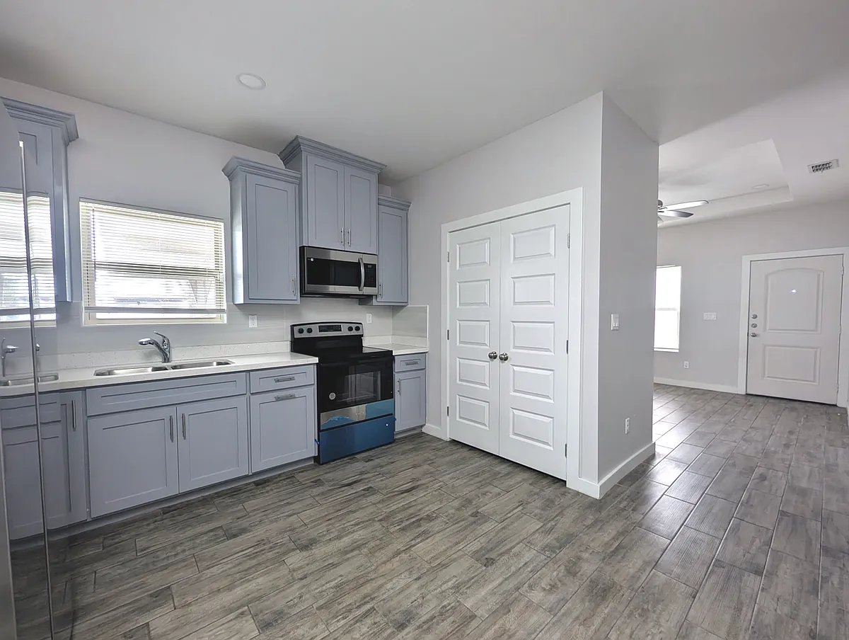 Building Photo - 912 W Kohala Ave #1