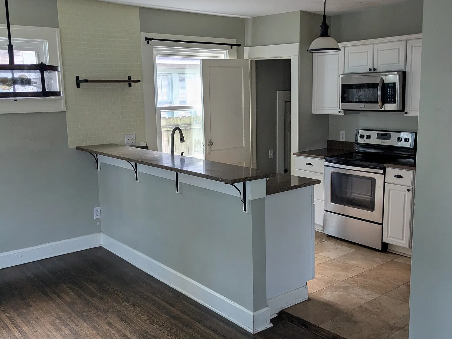 3 bed, 1250 sqft, $1,700 — Photo 3