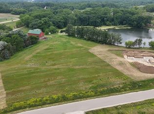 610 Beere Ln, Burlington, WI 53105