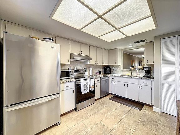 3rd image of 3390 Stonehaven Ct W APT B