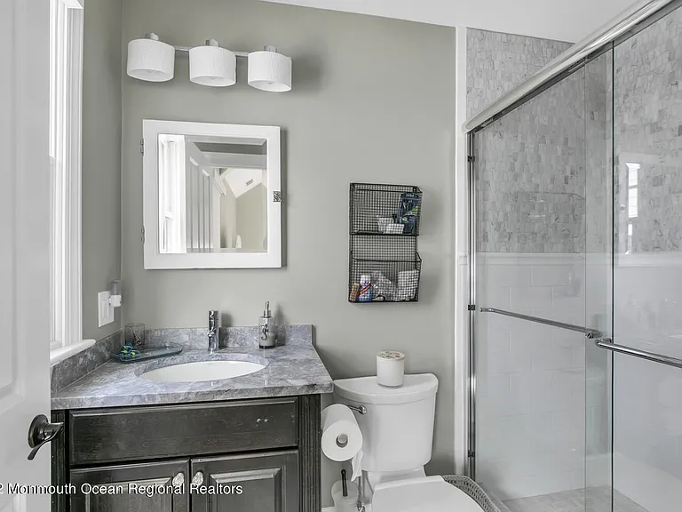 812 Claridge Dr — Photo 20