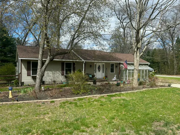 496 W Kenwood Rd, Twin Lake, MI 49457