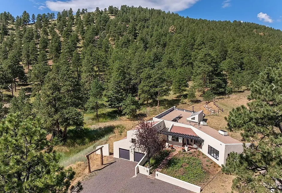 5 bed, 3.5 bath, 3968 sqft, $6,995 — Photo 2
