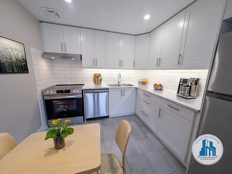 55 Wellington St W — Photo 17