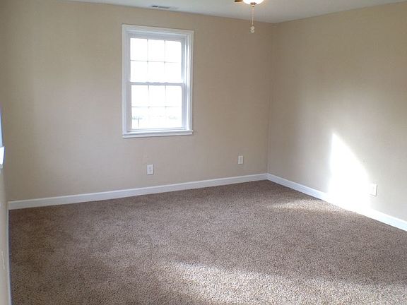 3rd image of 809 James Dr