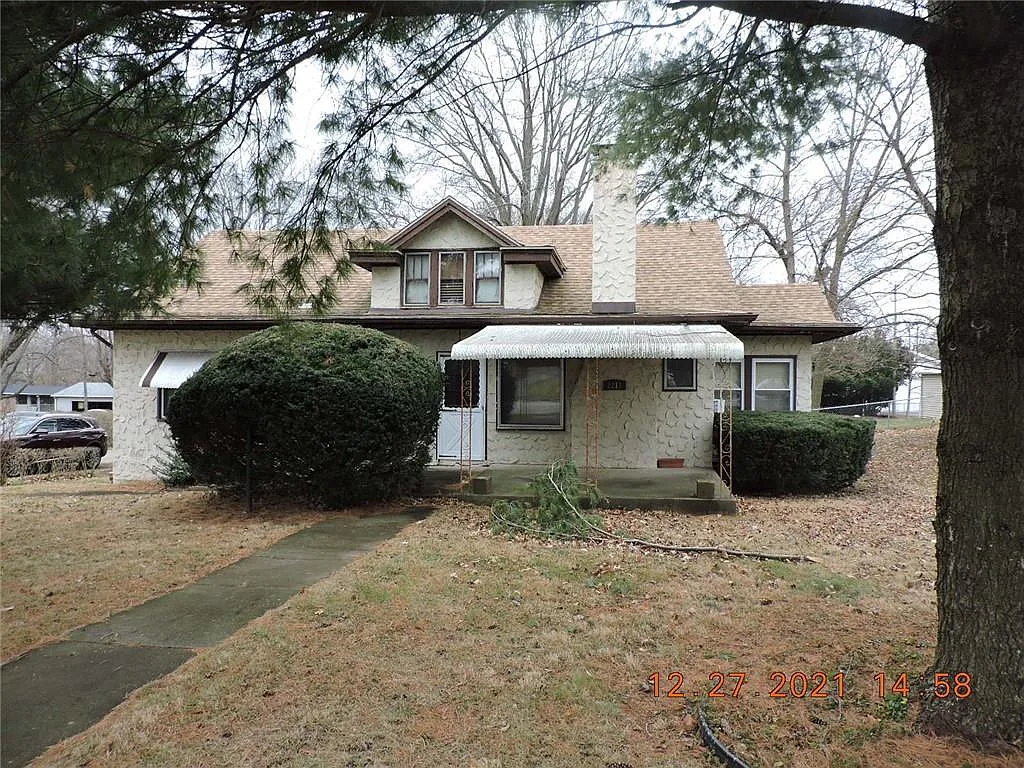 2211 N Vermilion St photo 1