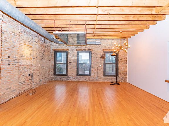 5th image of 652 W Grand Ave #4E