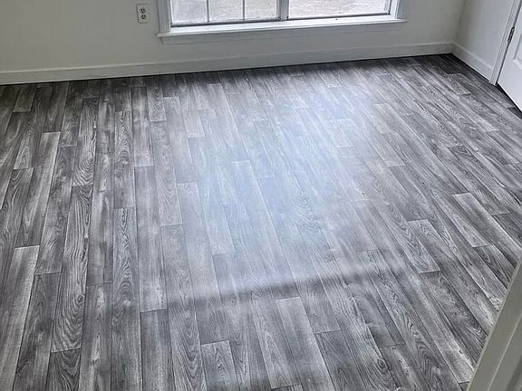 3rd image of 2813 Brookwood Dr