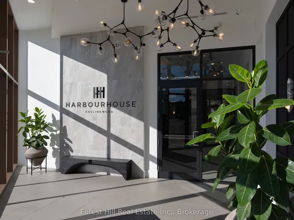 31 Huron St #326, Collingwood, ON L9Y 1C4