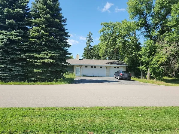 931 N Minnesota St, Warren, MN 56762