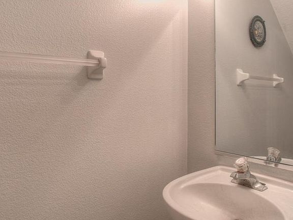 4th image of 1313 Standridge Dr