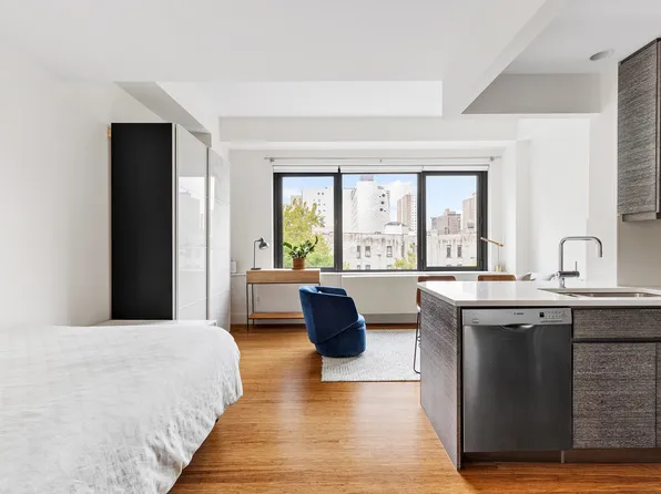 305 West 16th Street image 1 of 13