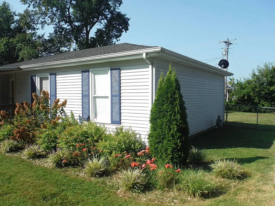 658 Country Club Dr