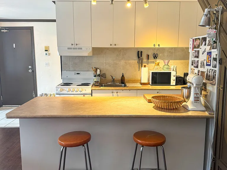 325 Queen St E #2D — Photo 5