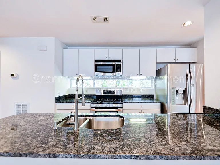 822 Ruthven St — Photo 4