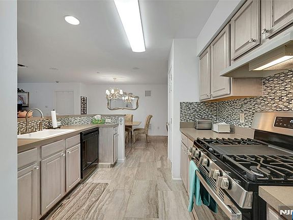 4th image of 189 Forest Ave #411