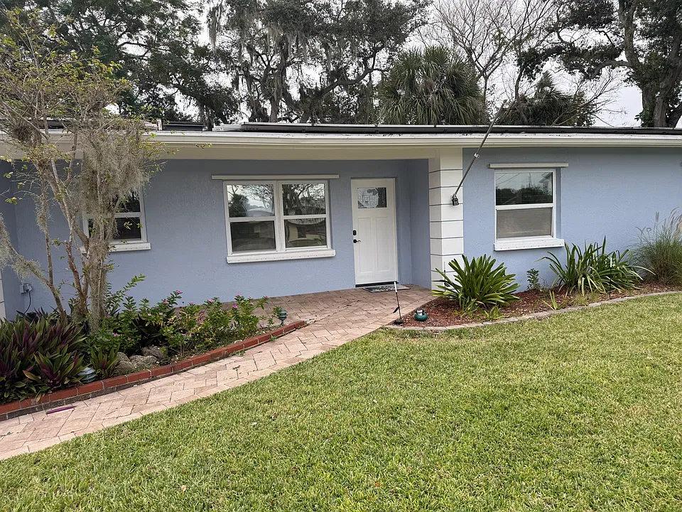 1205 Sun Cir W