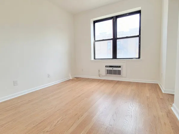 43 Van Wagenen Avenue image 9 of 14