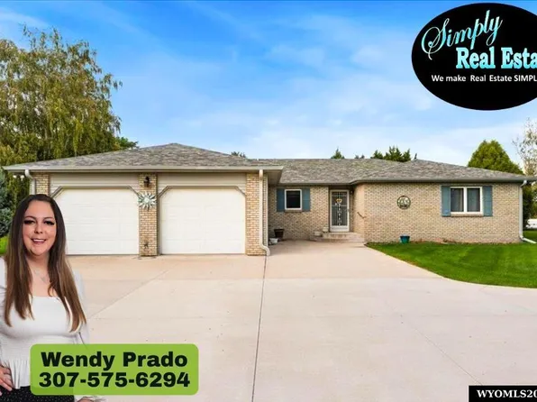 140 Aspen Cir, Torrington, WY 82240