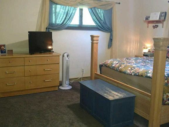 3rd image of 19 Parkway Dr
