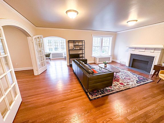 4th image of 931 11th Ave E #203