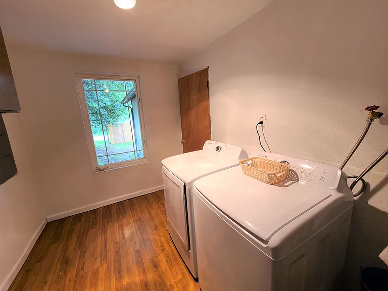 690 Nelson Rd — Photo 9