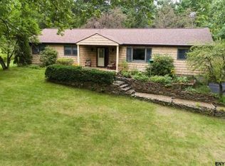 4 Hillcrest Dr, Ballston Lake, NY 12019