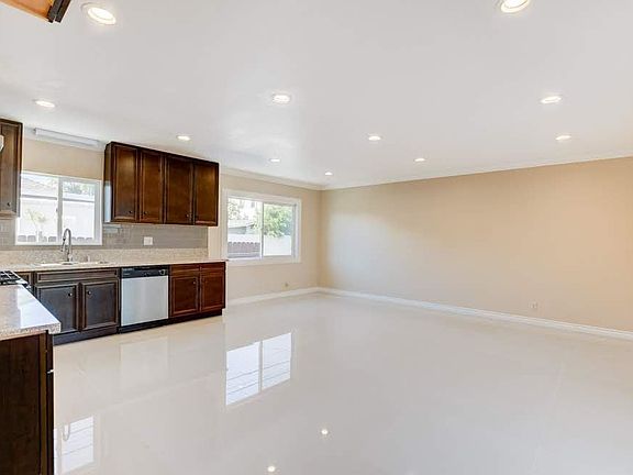 4th image of 2930-32 Suncrest Dr