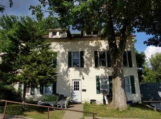 317 Hill St, Galena, IL 61036